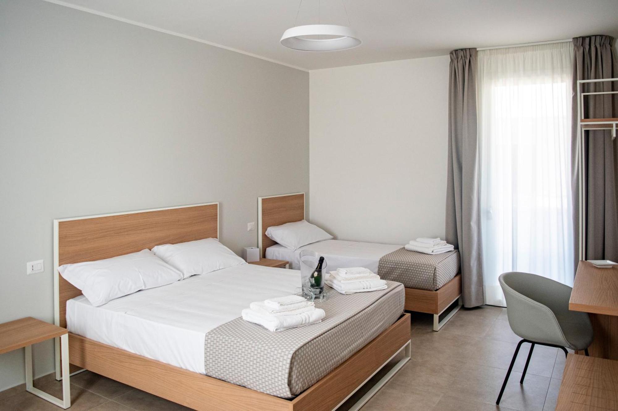 Ferrari Rooms & Apartments Порто Чезарео Екстериор снимка